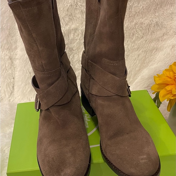 Vince Camuto Biege Suede Boots Size 8.5 - Picture 6 of 9